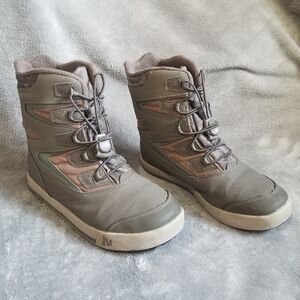 Merrell Snow Bank Big Kid Gray Camo Sz 4M Boots Combat Waterproof